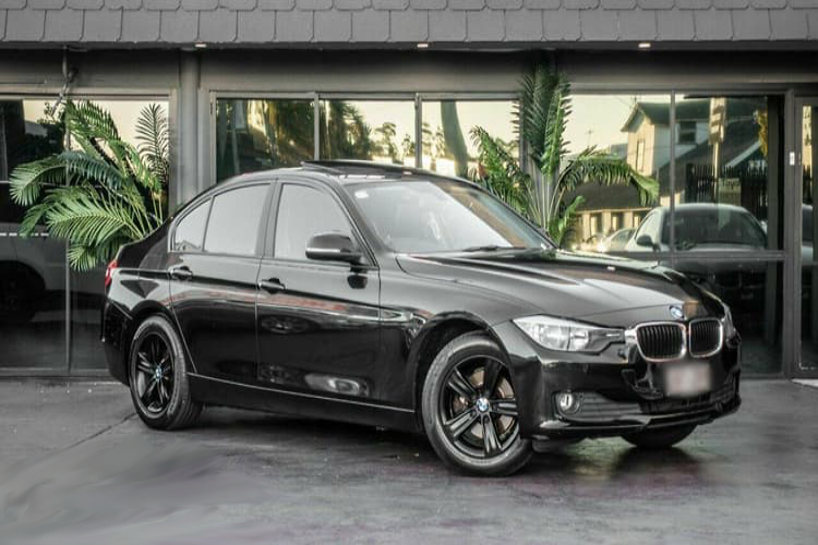 BMW i  black