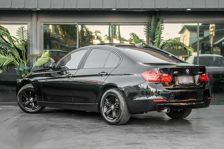 BMW i  black