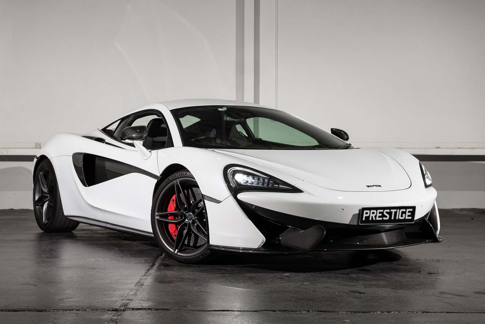 Cars melbourne. MCLAREN 570s белый. MCLAREN 570. Макларен s1. Макларен 570s характеристики.