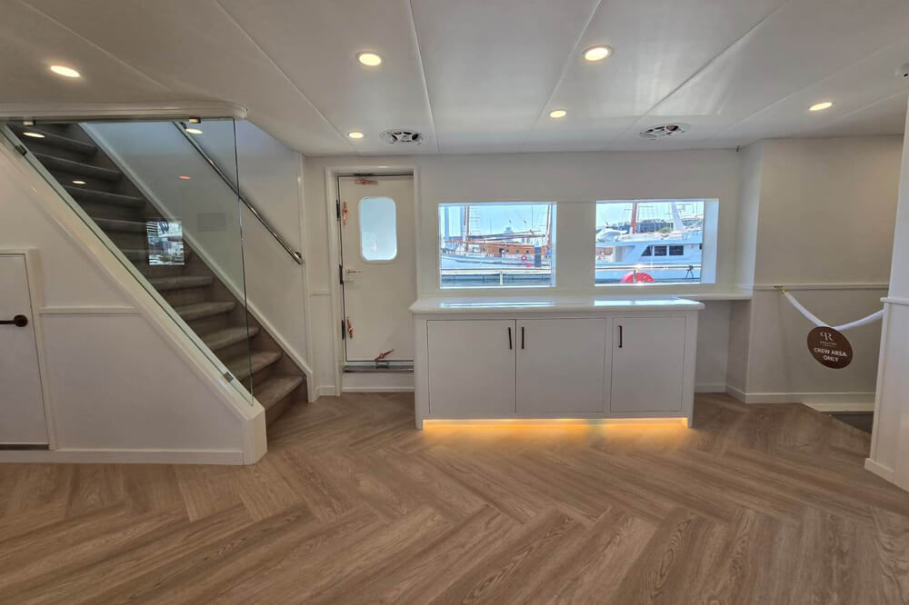 Queen-Royal-Interior-01