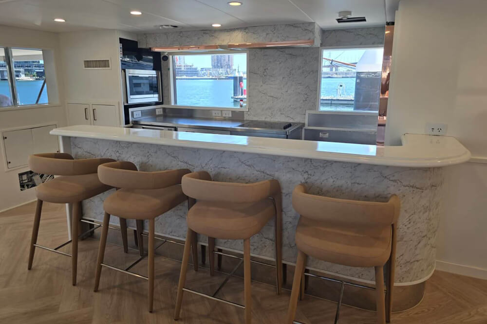 Queen-Royal-Interior-02