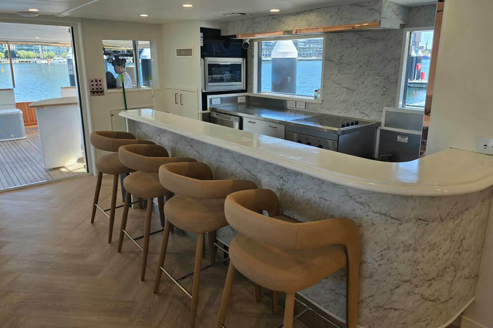 Queen-Royal-Interior-05