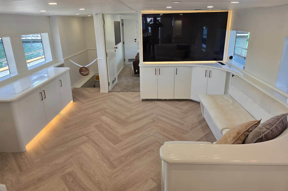 Queen-Royal-Interior-06