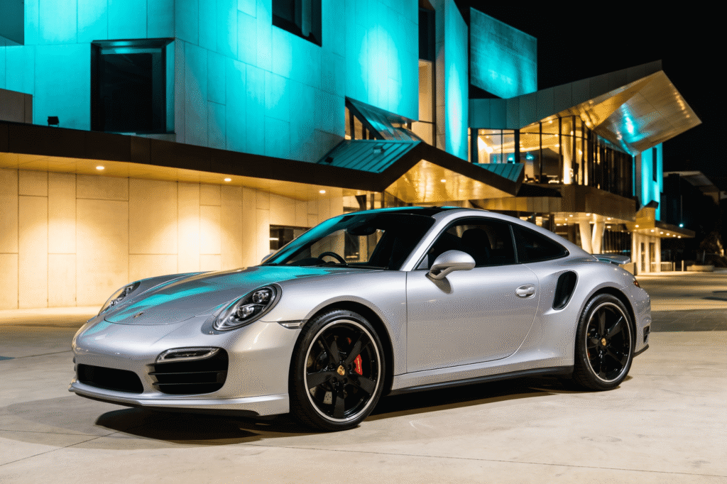 Porsche 911  8cyl 4.7L Petrol