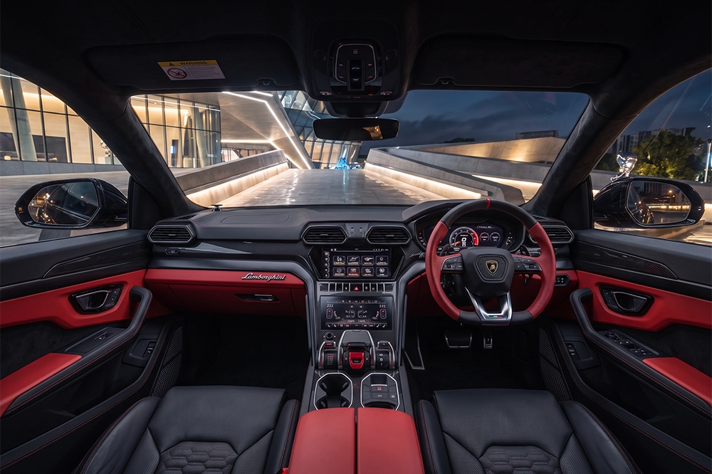 Lamborghini-Urus-Chauffeur-Hope Island-04