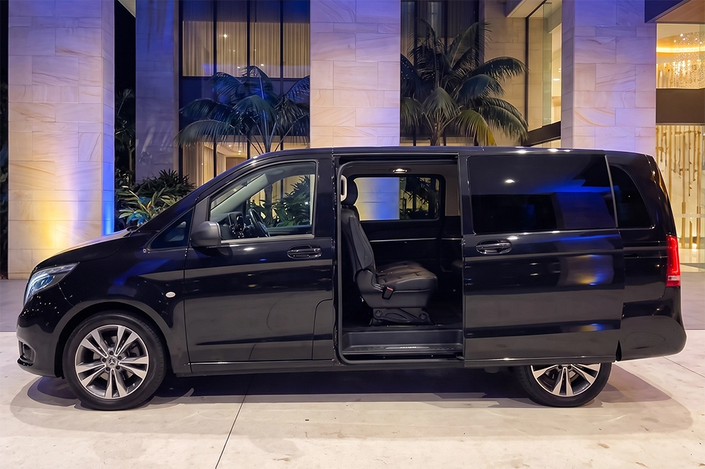 Mercedes-Van-V250-Car-Hire-Chauffeur-Carina-02