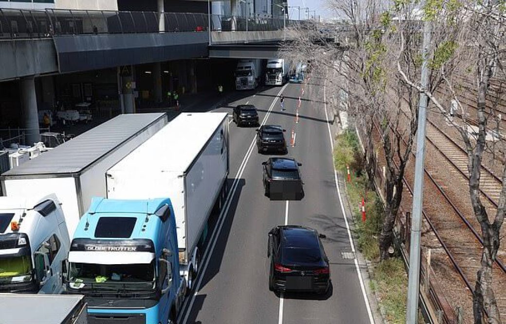 Taylor-Swift-Convoy-05